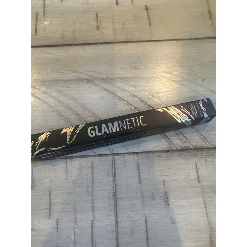 glamnetic deep space magnetic felt top eyeliner pen